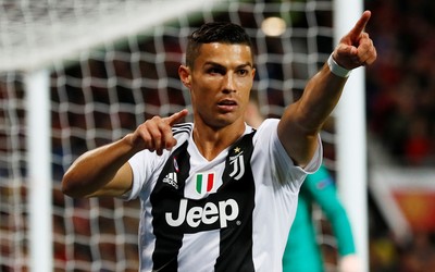 华体会电竞快讯-佩里西奇关键抢断发动快攻